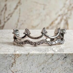 Crown design cubic zirconia silver tone fashion ring size 9